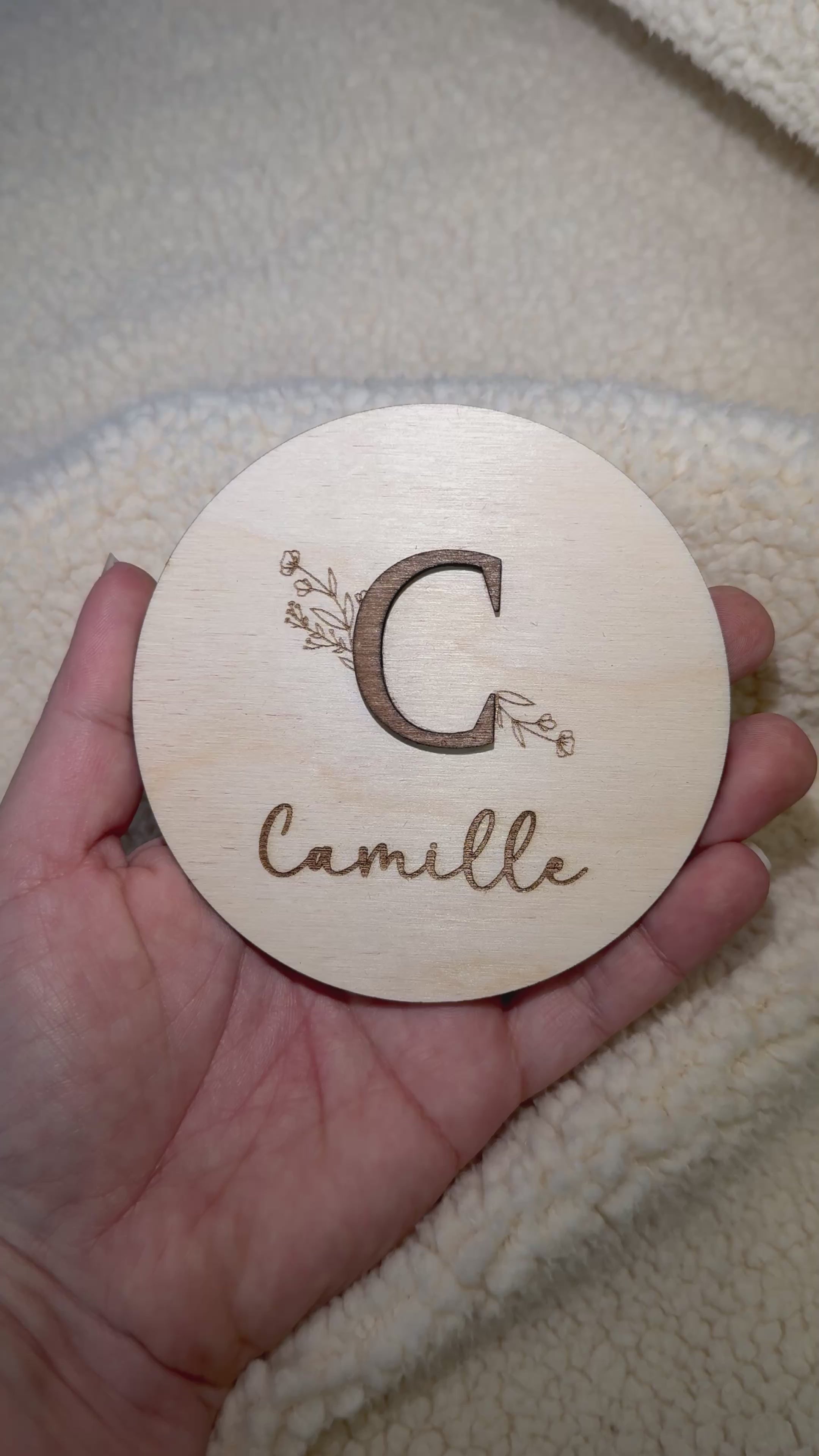 Carte prénom en bois - Fleuris